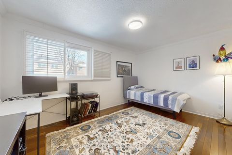 Photo 32 at 23 Heatherton Way, Yorkhill, Vaughan