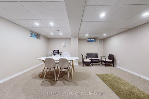 Photo 40 at 23 Heatherton Way, Yorkhill, Vaughan