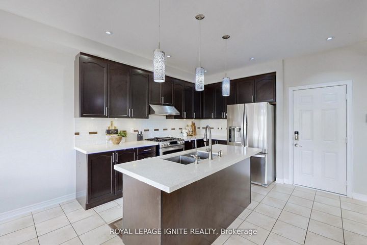 Photo 9 at 24 Arrowpoint Drive, Credit Valley, Brampton