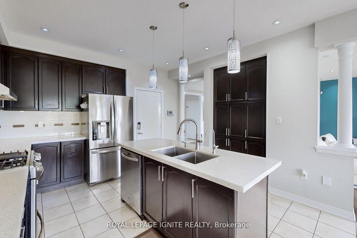 Photo 11 at 24 Arrowpoint Drive, Credit Valley, Brampton