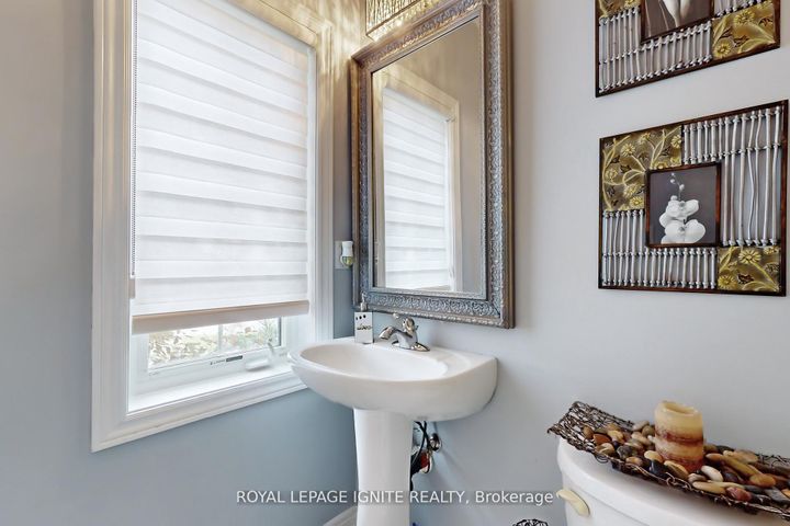 Photo 16 at 24 Arrowpoint Drive, Credit Valley, Brampton