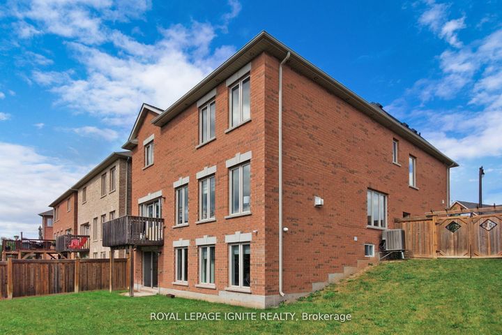 Photo 43 at 24 Arrowpoint Drive, Credit Valley, Brampton