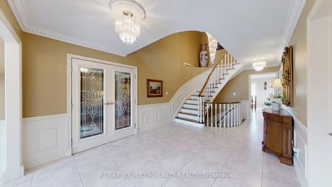 Photo 5 at 10 Hollyburn Court, West Woodbridge, Vaughan