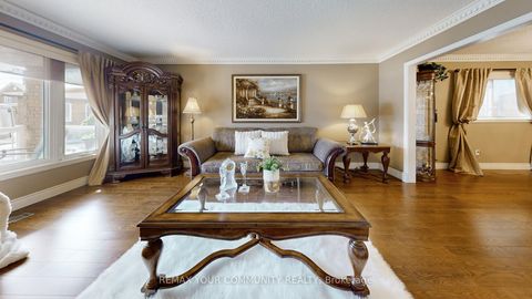 Photo 6 at 10 Hollyburn Court, West Woodbridge, Vaughan
