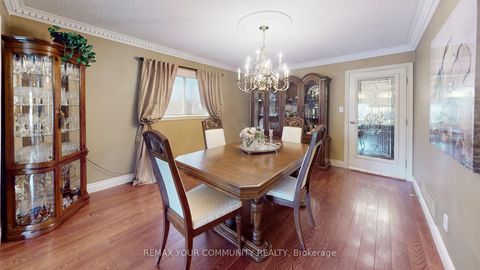 Photo 7 at 10 Hollyburn Court, West Woodbridge, Vaughan