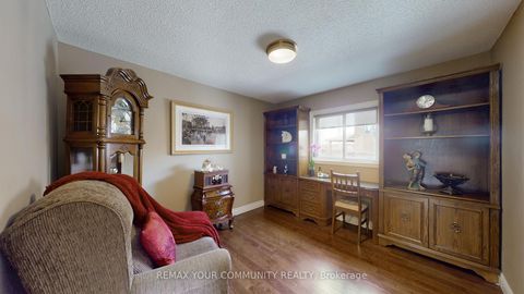 Photo 11 at 10 Hollyburn Court, West Woodbridge, Vaughan