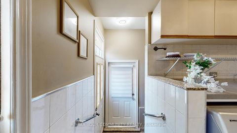 Photo 14 at 10 Hollyburn Court, West Woodbridge, Vaughan