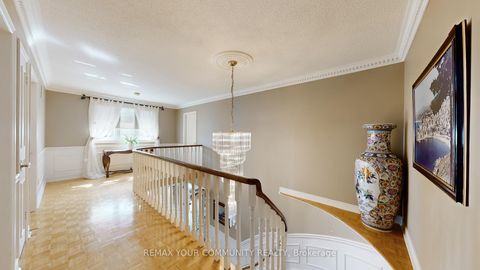 Photo 16 at 10 Hollyburn Court, West Woodbridge, Vaughan