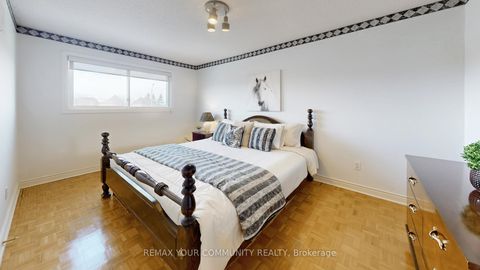 Photo 19 at 10 Hollyburn Court, West Woodbridge, Vaughan