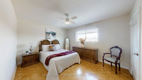 Photo 20 at 10 Hollyburn Court, West Woodbridge, Vaughan