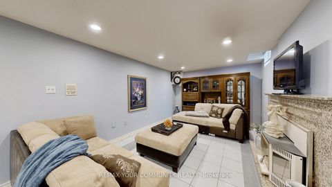 Photo 24 at 10 Hollyburn Court, West Woodbridge, Vaughan