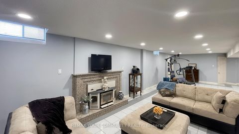 Photo 25 at 10 Hollyburn Court, West Woodbridge, Vaughan