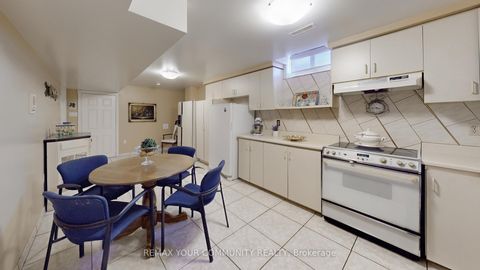 Photo 28 at 10 Hollyburn Court, West Woodbridge, Vaughan