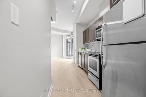 Photo 5 at 216 - 169 Fort York Boulevard, Waterfront Communities C1, Toronto