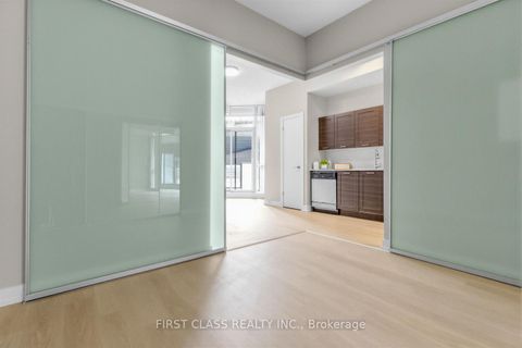 Photo 15 at 216 - 169 Fort York Boulevard, Waterfront Communities C1, Toronto