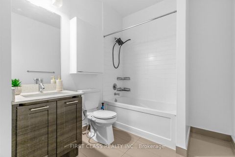 Photo 17 at 216 - 169 Fort York Boulevard, Waterfront Communities C1, Toronto