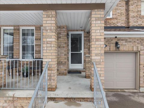 Photo 2 at 88 Mainland Crescent, Vellore Village, Vaughan