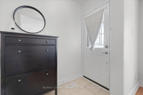 Photo 3 at 88 Mainland Crescent, Vellore Village, Vaughan