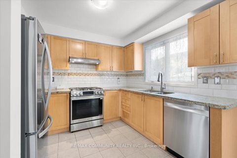 Photo 7 at 88 Mainland Crescent, Vellore Village, Vaughan