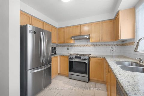 Photo 8 at 88 Mainland Crescent, Vellore Village, Vaughan