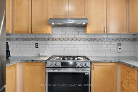 Photo 9 at 88 Mainland Crescent, Vellore Village, Vaughan