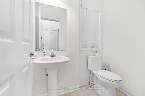 Photo 12 at 88 Mainland Crescent, Vellore Village, Vaughan