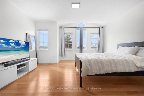 Photo 15 at 88 Mainland Crescent, Vellore Village, Vaughan