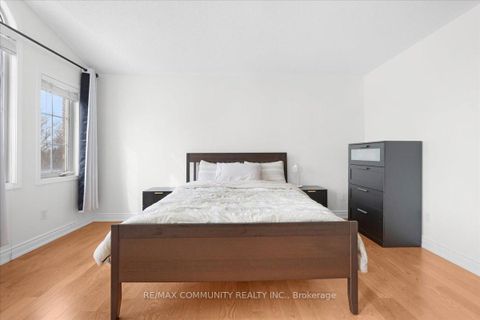 Photo 16 at 88 Mainland Crescent, Vellore Village, Vaughan