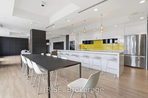 Photo 8 at 212 - 158 FRONT Street E, Moss Park, Toronto