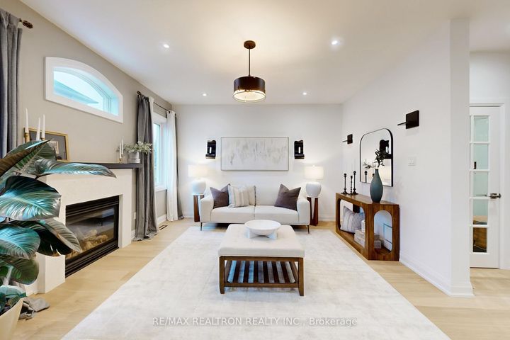 Photo 3 at 7 Honeyview Street, Patterson, Vaughan