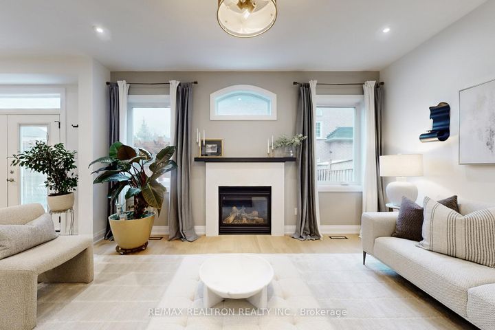 Photo 4 at 7 Honeyview Street, Patterson, Vaughan