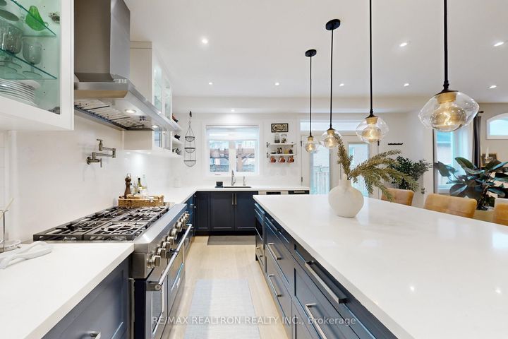 Photo 10 at 7 Honeyview Street, Patterson, Vaughan