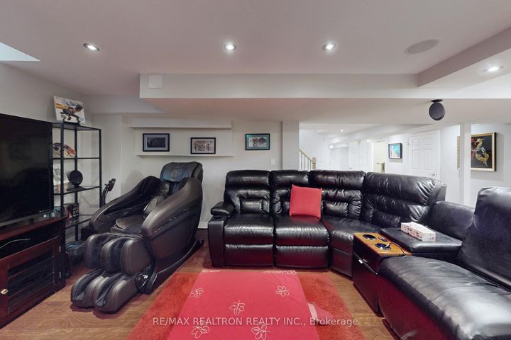 Photo 38 at 7 Honeyview Street, Patterson, Vaughan