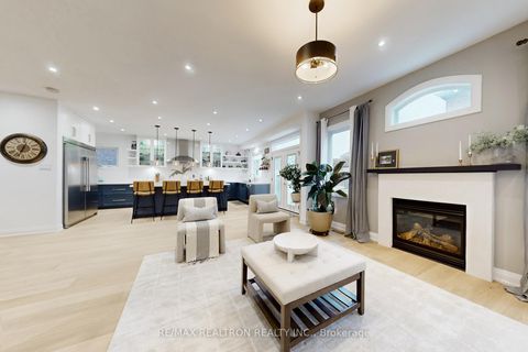 Photo 5 at 7 Honeyview Street, Patterson, Vaughan