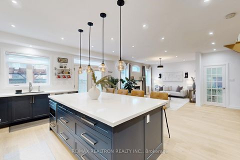 Photo 9 at 7 Honeyview Street, Patterson, Vaughan