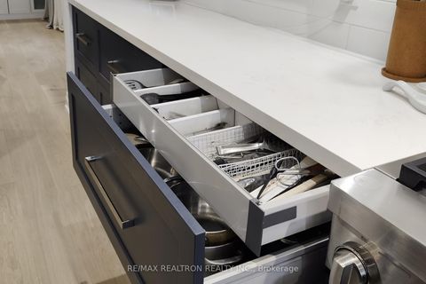 Photo 14 at 7 Honeyview Street, Patterson, Vaughan