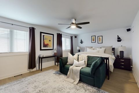 Photo 24 at 7 Honeyview Street, Patterson, Vaughan