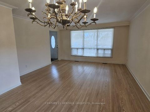 Photo 2 at 63 Marathon Crescent, Newtonbrook West, Toronto