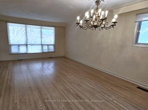 Photo 3 at 63 Marathon Crescent, Newtonbrook West, Toronto