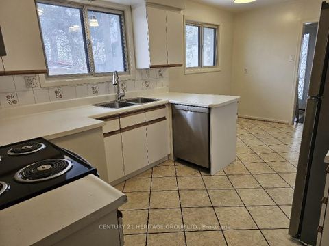 Photo 6 at 63 Marathon Crescent, Newtonbrook West, Toronto