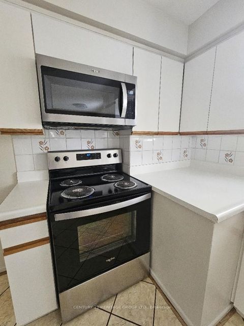 Photo 7 at 63 Marathon Crescent, Newtonbrook West, Toronto