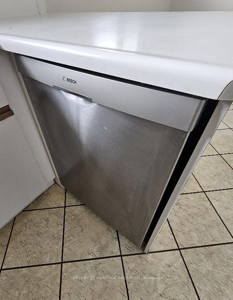 Photo 8 at 63 Marathon Crescent, Newtonbrook West, Toronto