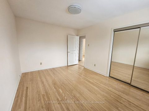 Photo 9 at 63 Marathon Crescent, Newtonbrook West, Toronto