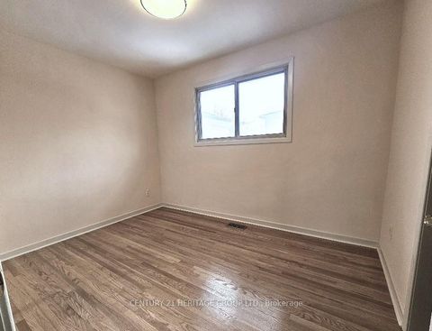 Photo 13 at 63 Marathon Crescent, Newtonbrook West, Toronto