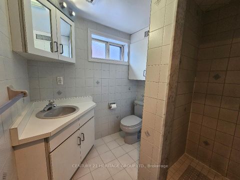 Photo 22 at 63 Marathon Crescent, Newtonbrook West, Toronto