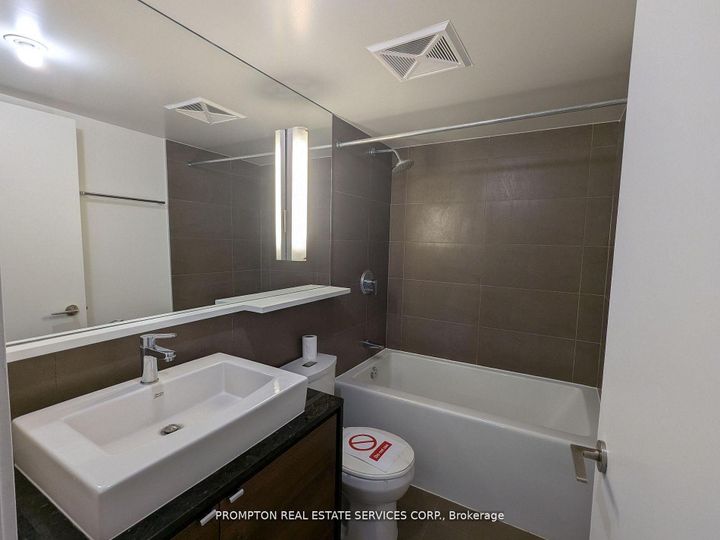 Photo 2 at 712 - 121 Mcmahon Drive, Bayview Village, Toronto