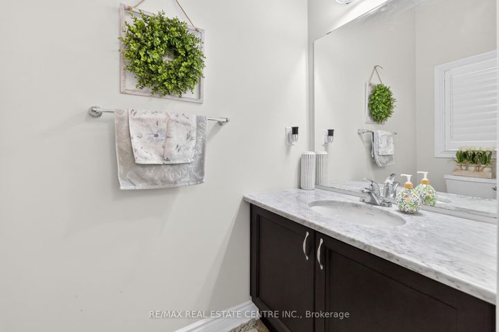 Photo 3 at 15 Provost Trail, Bram West, Brampton