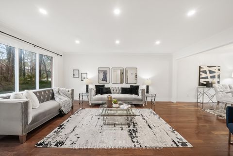 Photo 2 at 36 Cynthia Crescent, Oak Ridges, Richmond Hill