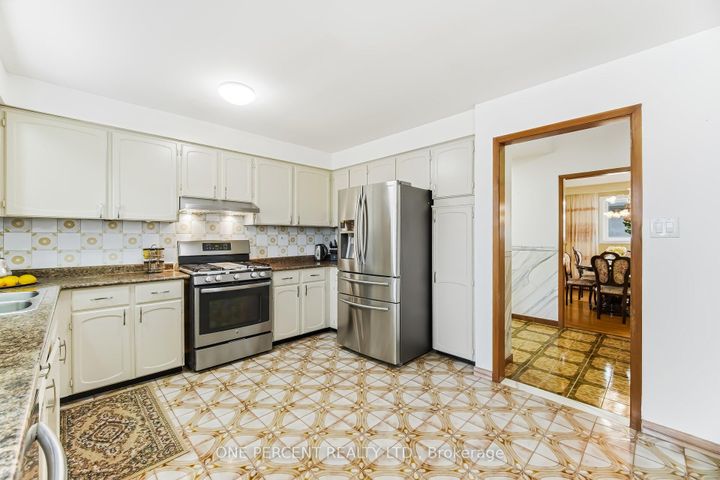 Photo 10 at 4 Manorcrest Street, Central Park, Brampton