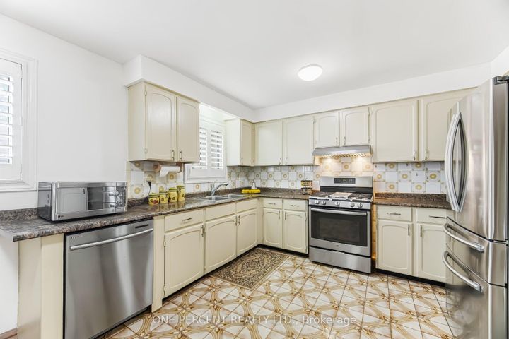 Photo 12 at 4 Manorcrest Street, Central Park, Brampton